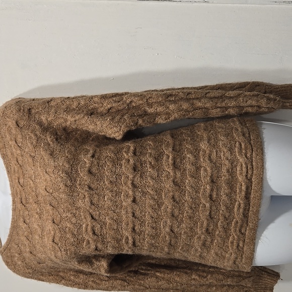 ABERCROMBIE & FITCH SWEATER SIZE XS... #7455 - Picture 2 of 7